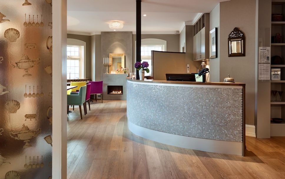 프론트 데스크 사진