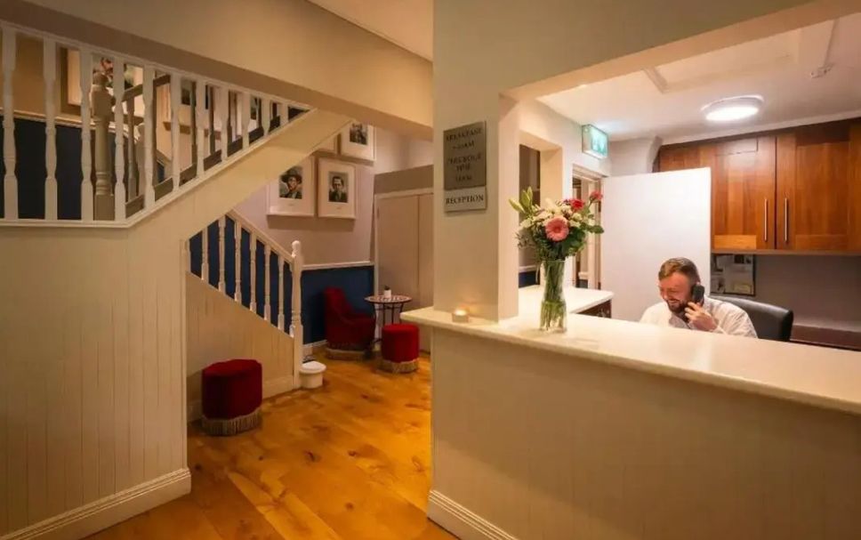 프론트 데스크 사진