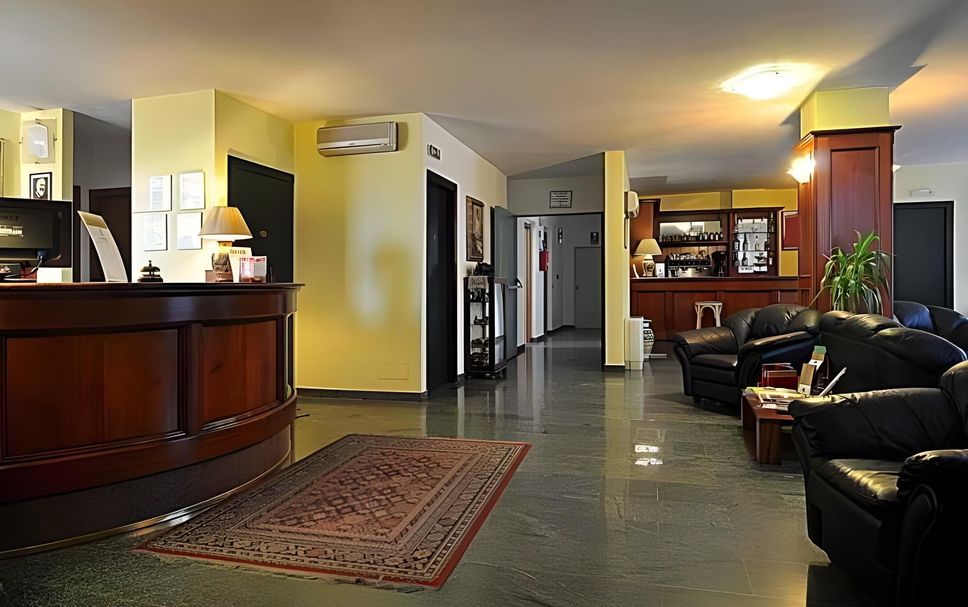 프론트 데스크 사진