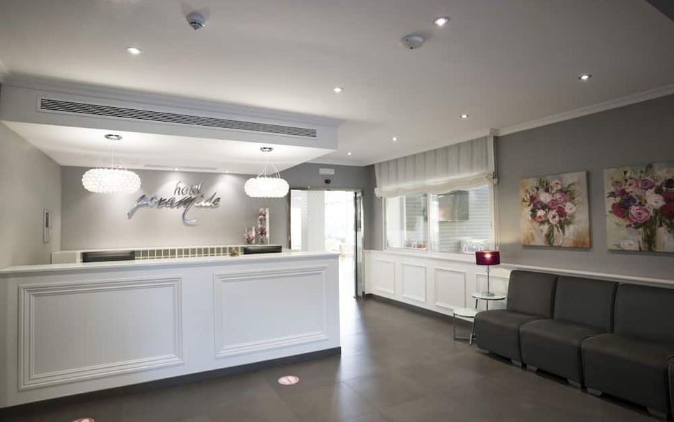 프론트 데스크 사진