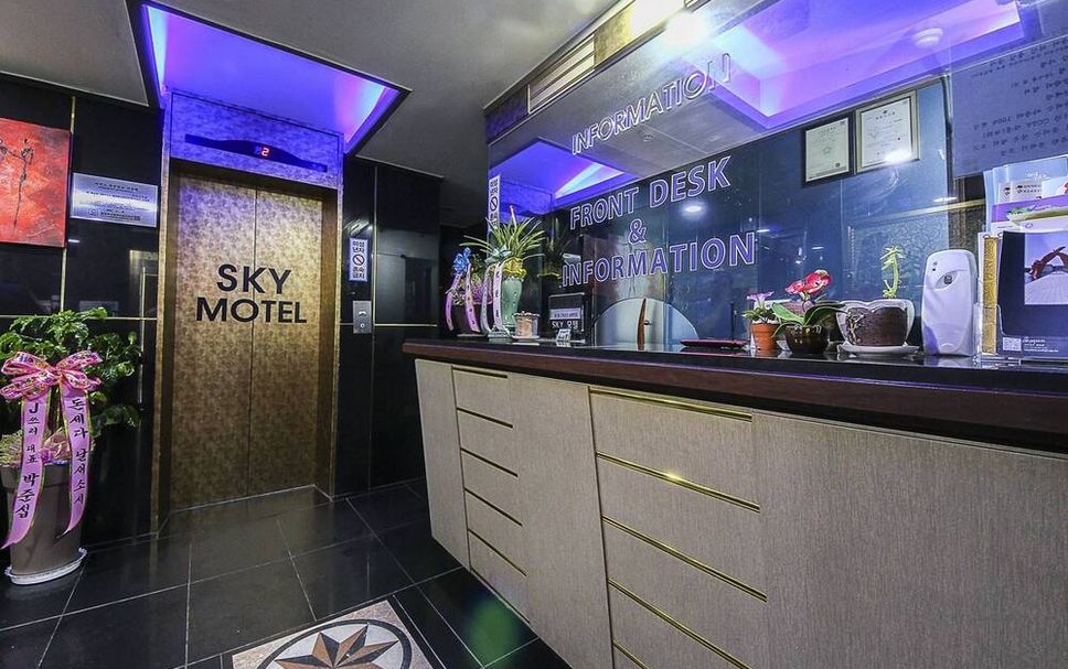 프론트 데스크 사진