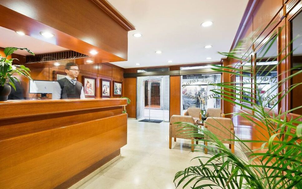 프론트 데스크 사진