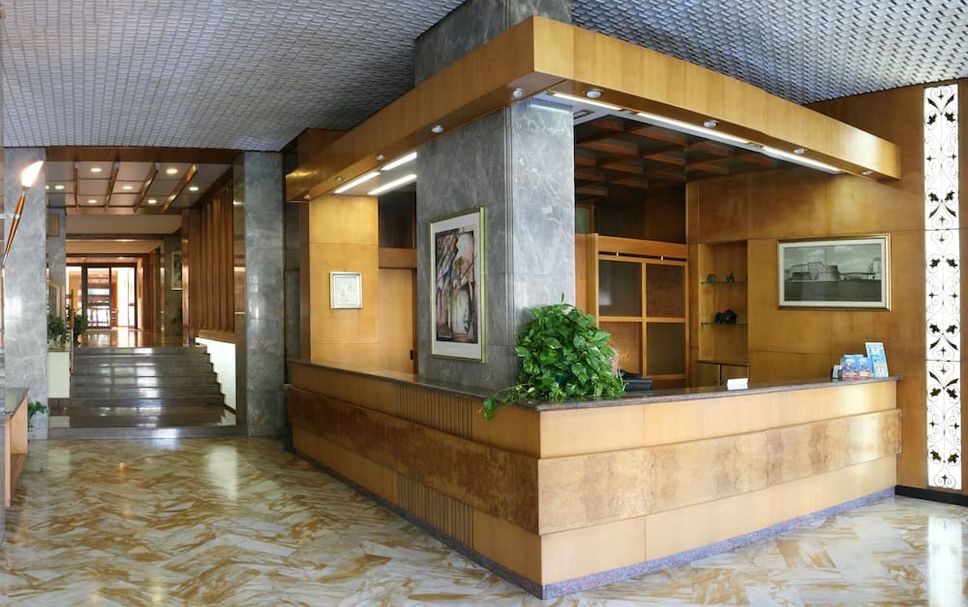 프론트 데스크 사진