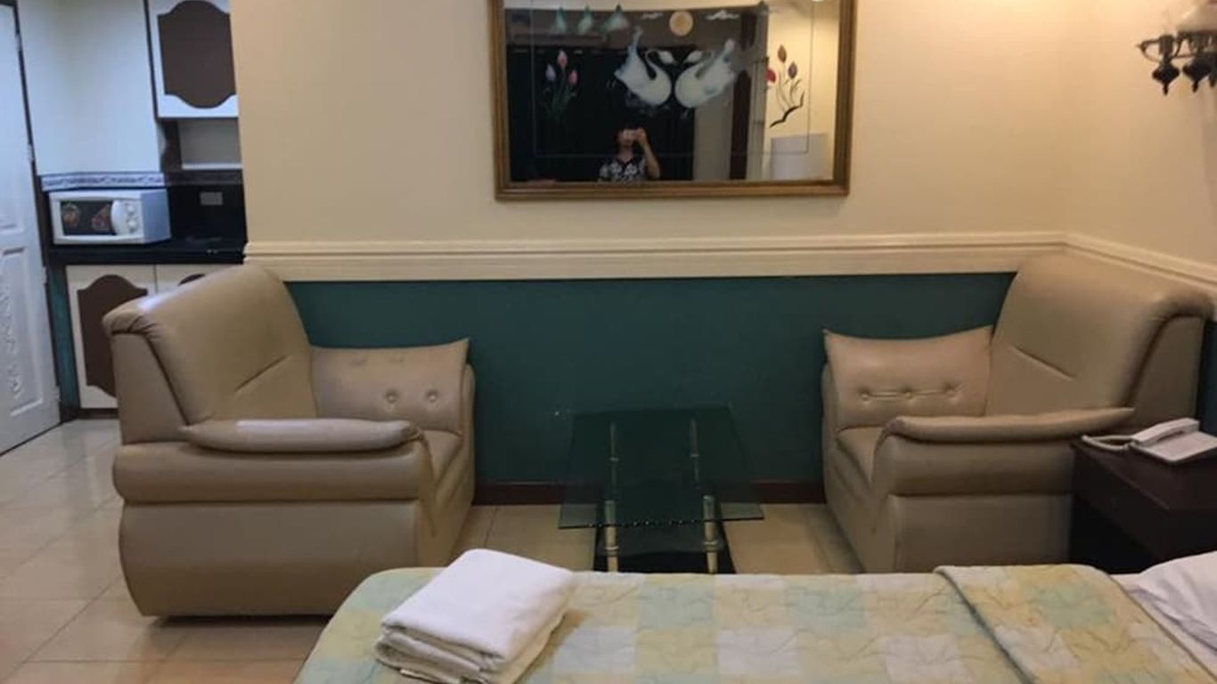 나탈리아 호텔, 앙헬레스 호텔스컴바인 (Natalia Hotel)