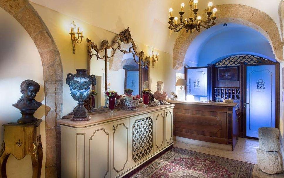 프론트 데스크 사진