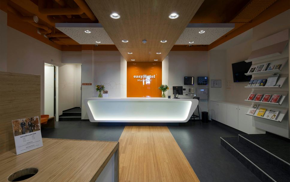 프론트 데스크 사진