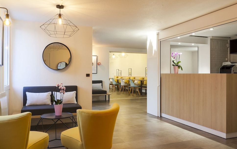 프론트 데스크 사진