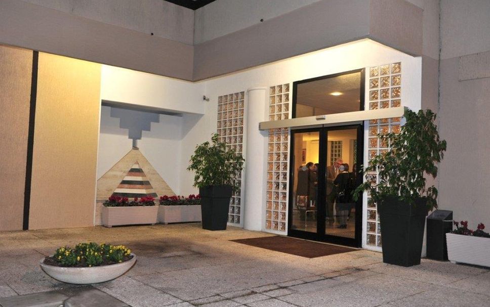 호텔 입구 사진