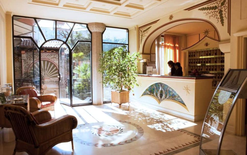 프론트 데스크 사진