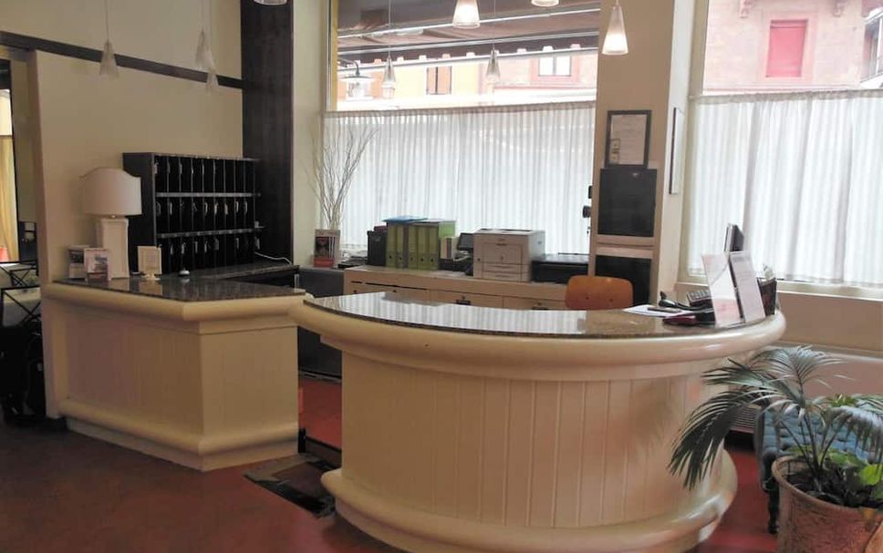 프론트 데스크 사진