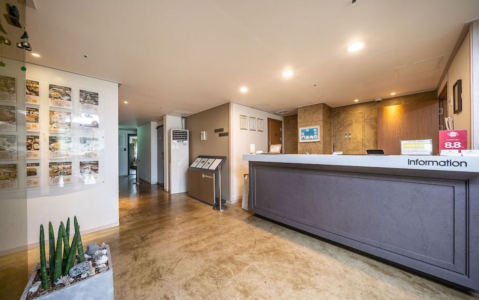 프론트 데스크 사진