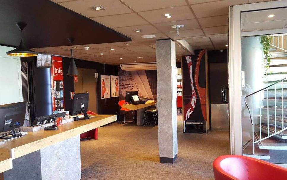 프론트 데스크 사진