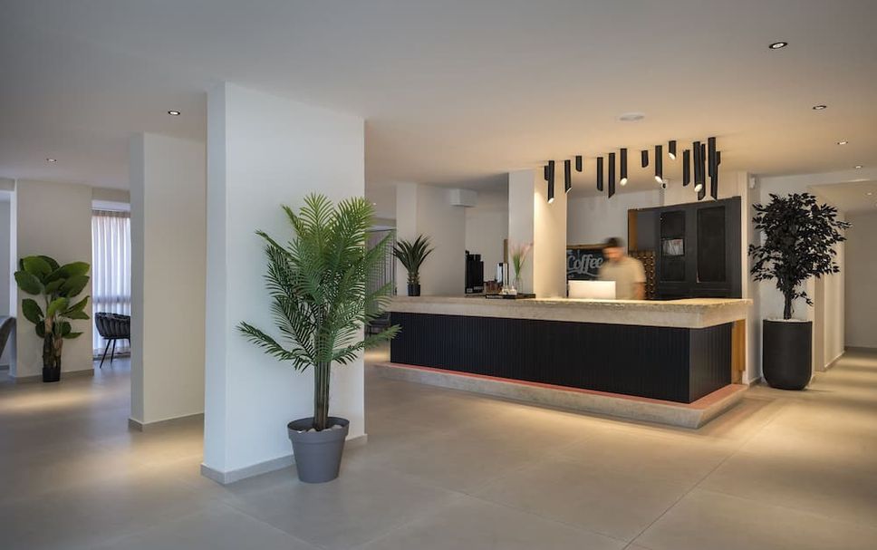 프론트 데스크 사진