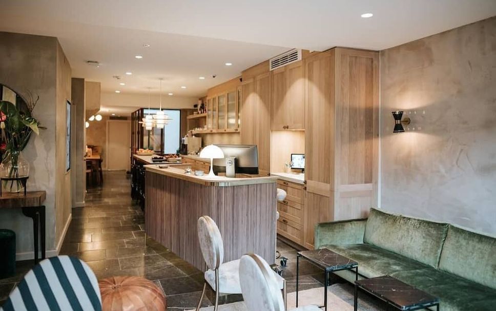 프론트 데스크 사진