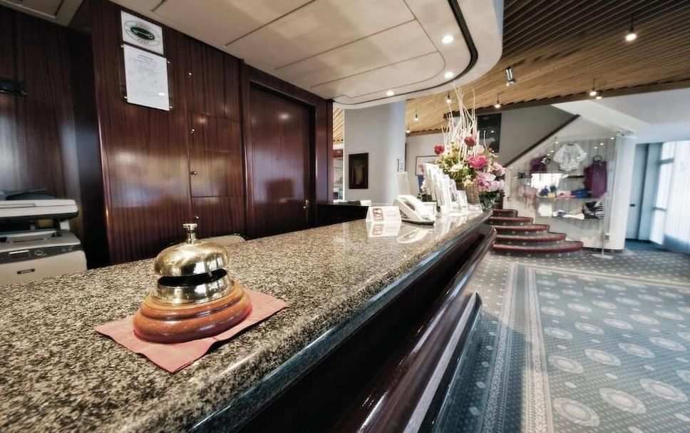 프론트 데스크 사진