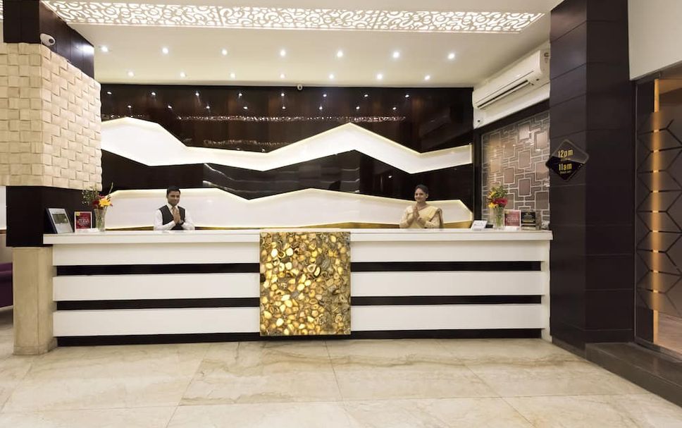 프론트 데스크 사진