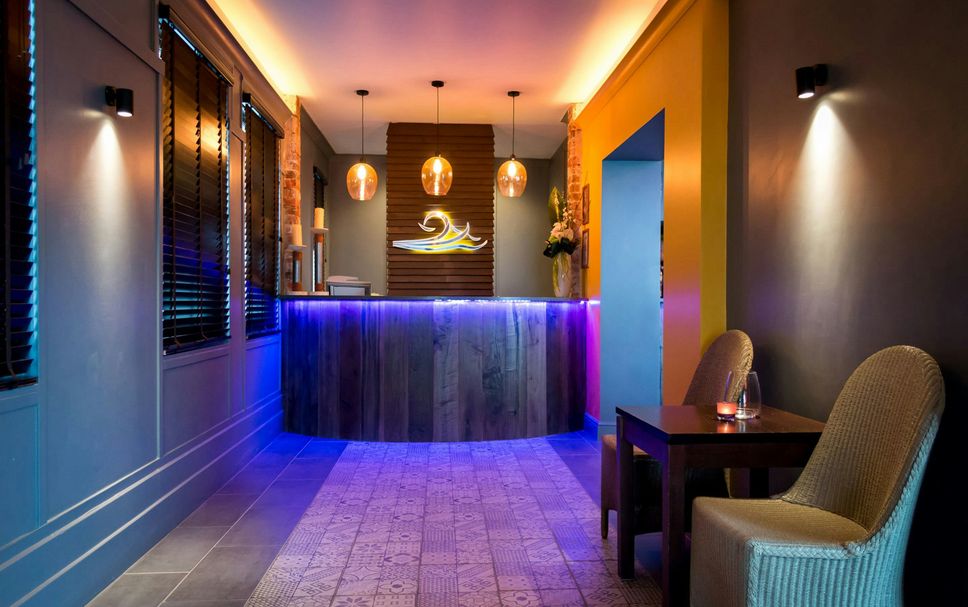 프론트 데스크 사진