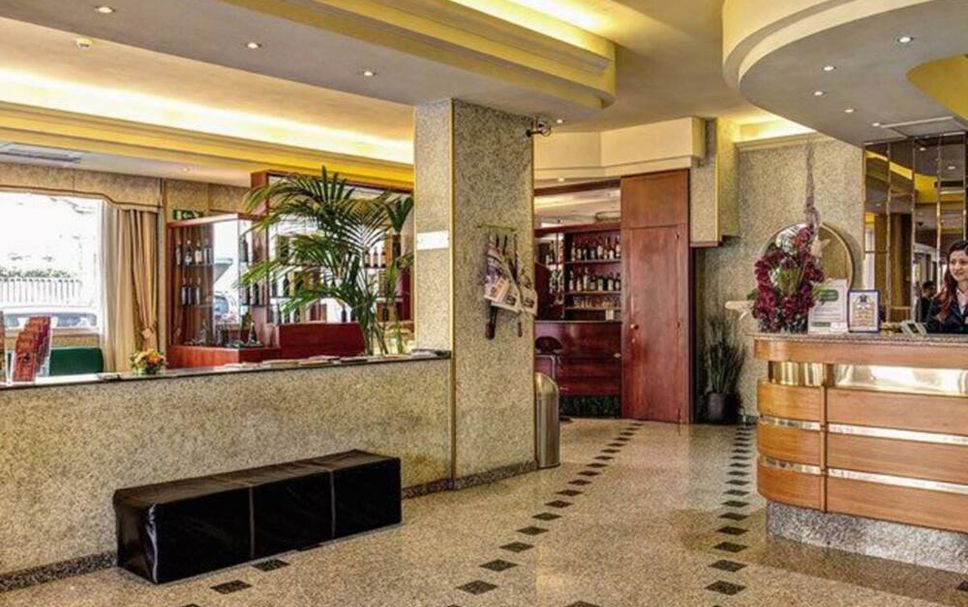 프론트 데스크 사진