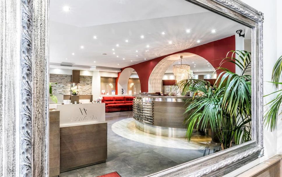 프론트 데스크 사진