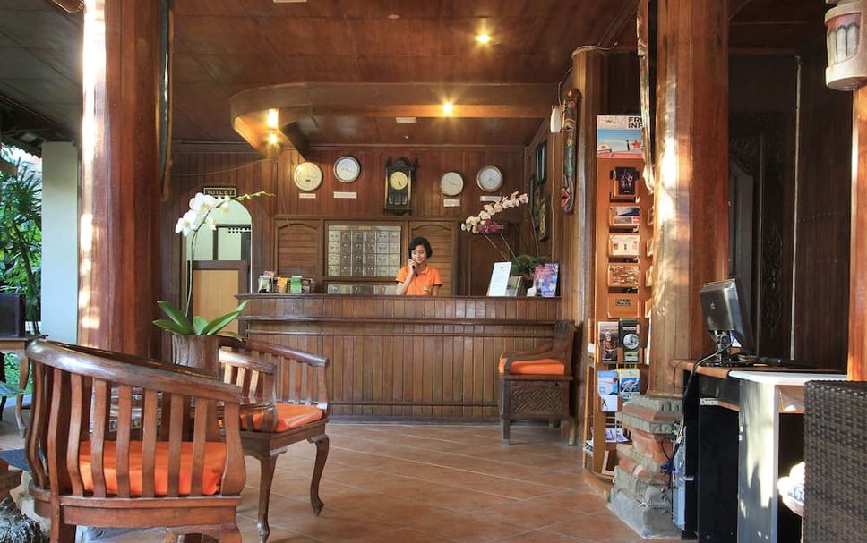 프론트 데스크 사진