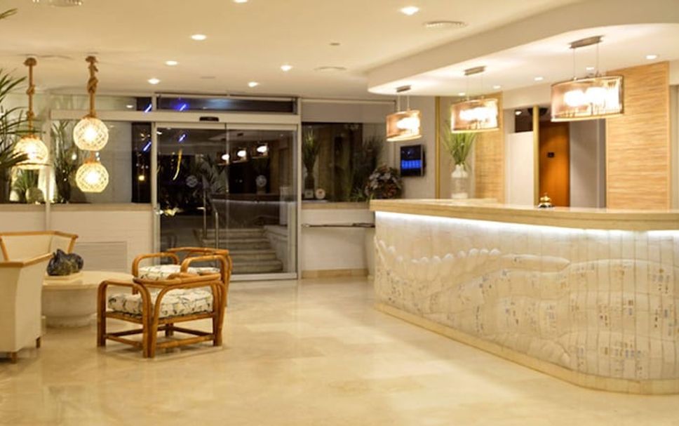 프론트 데스크 사진