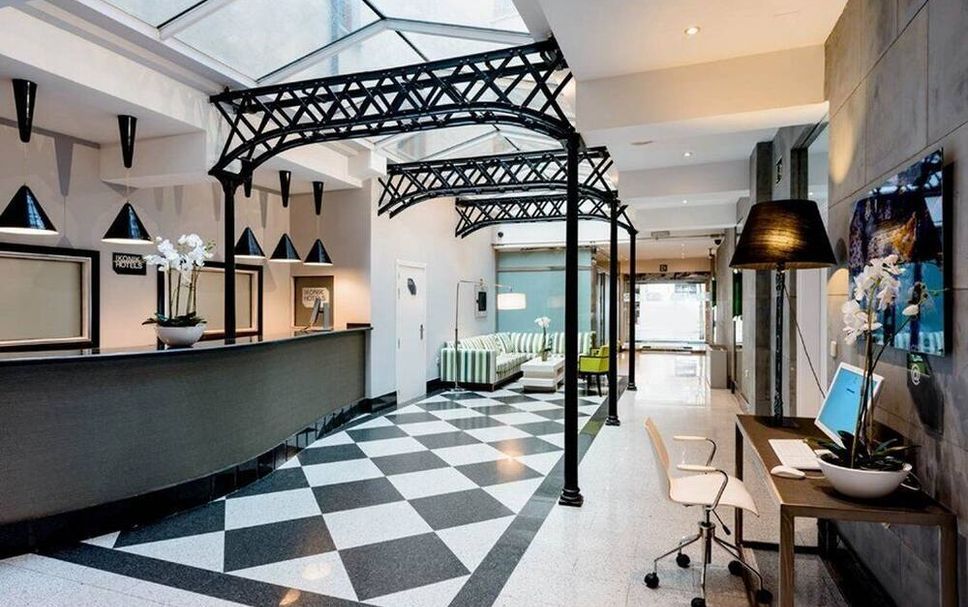 프론트 데스크 사진