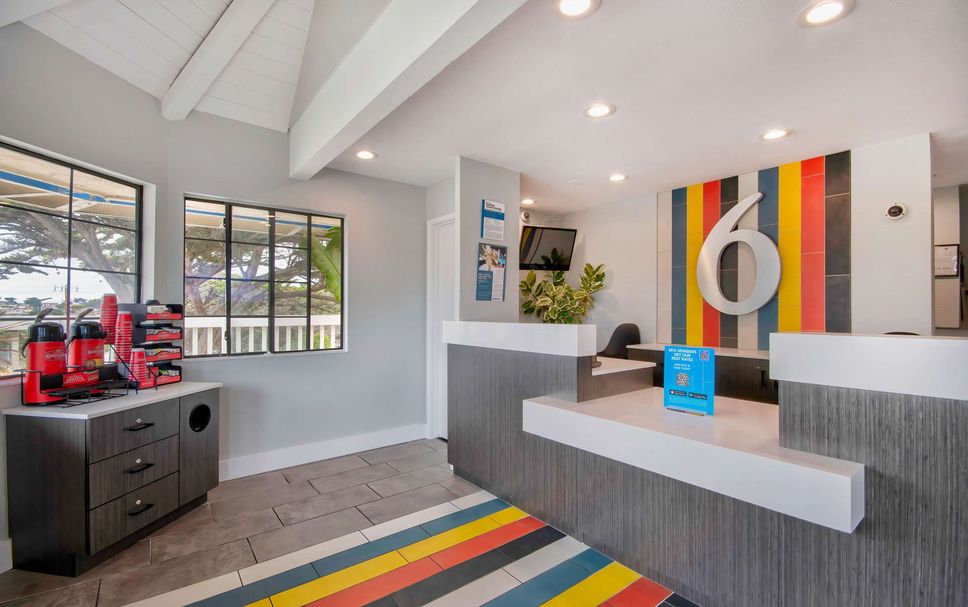 프론트 데스크 사진