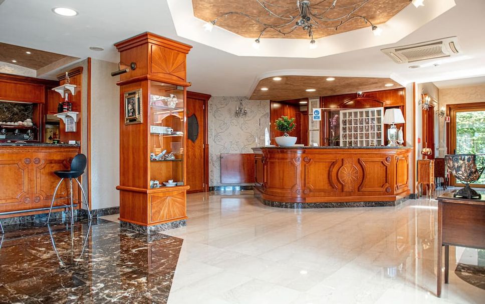 프론트 데스크 사진