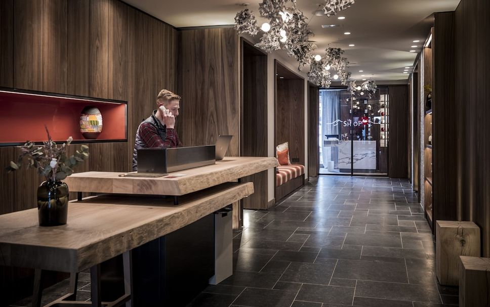 프론트 데스크 사진