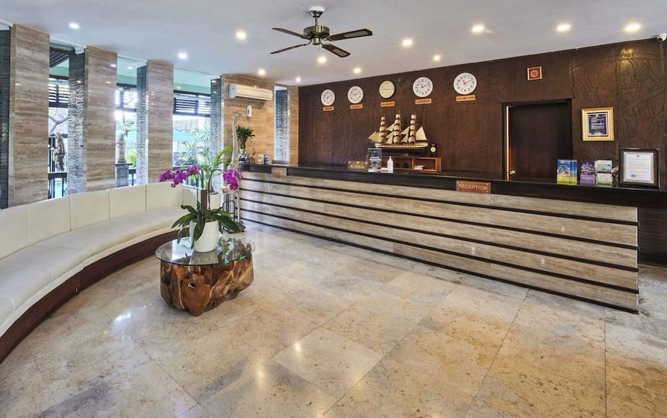 프론트 데스크 사진