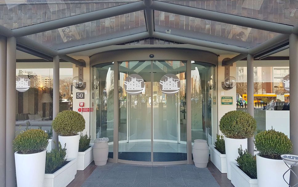 호텔 입구 사진