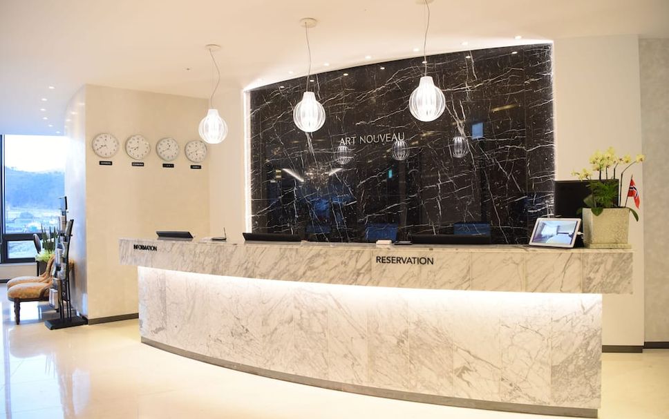 프론트 데스크 사진