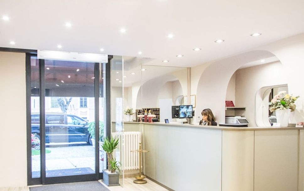 프론트 데스크 사진