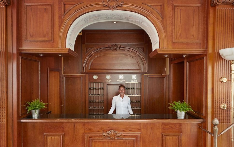 프론트 데스크 사진