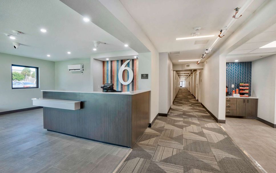 프론트 데스크 사진