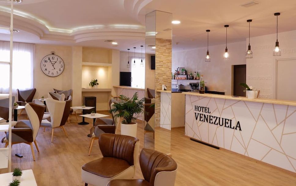 프론트 데스크 사진