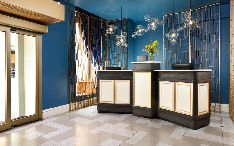 프론트 데스크 사진