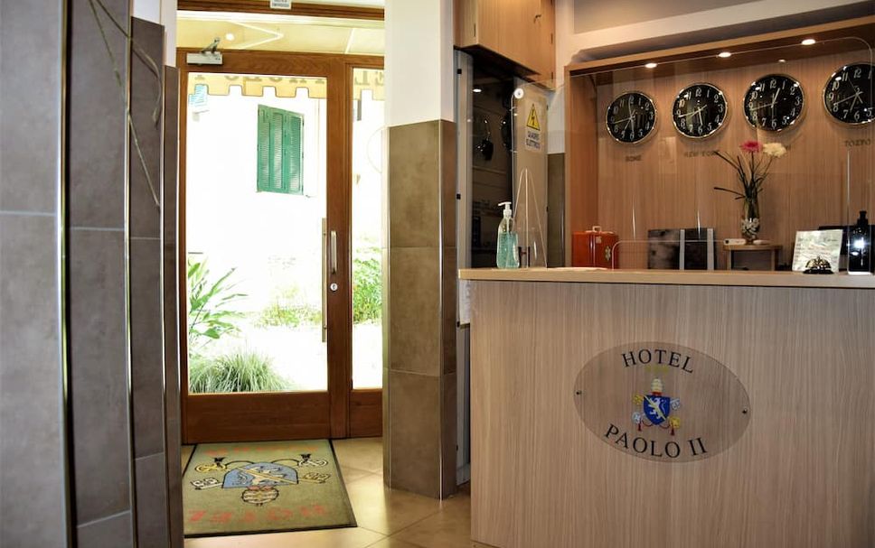 프론트 데스크 사진