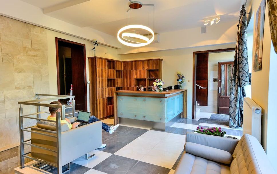 프론트 데스크 사진