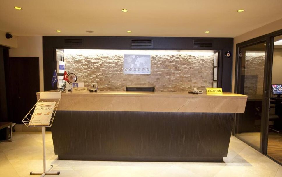 프론트 데스크 사진