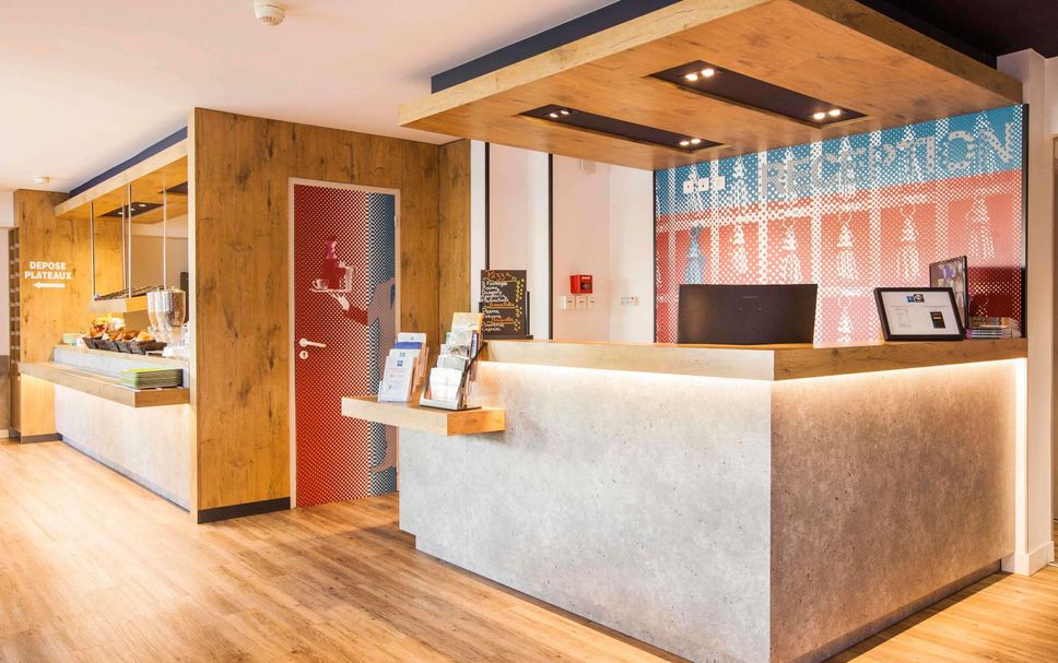 프론트 데스크 사진