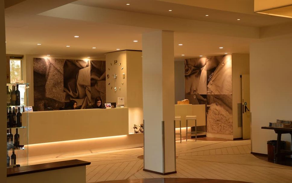 프론트 데스크 사진