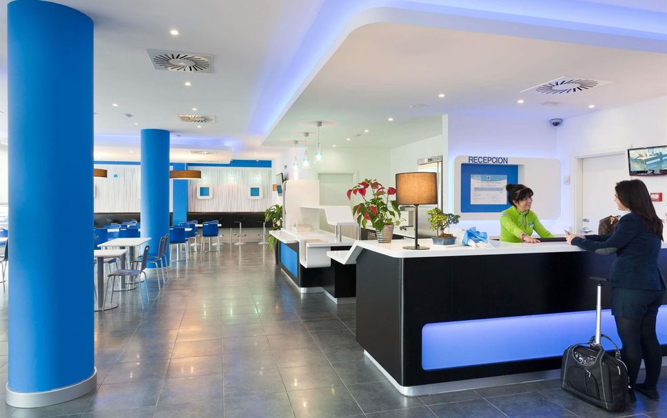 프론트 데스크 사진