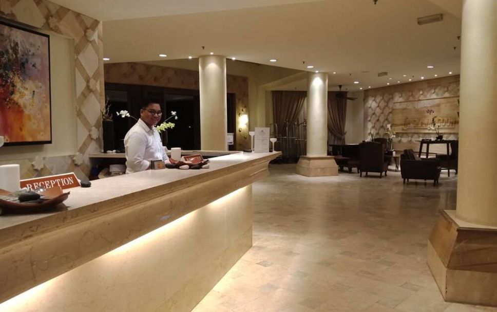 프론트 데스크 사진