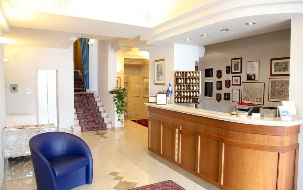 프론트 데스크 사진