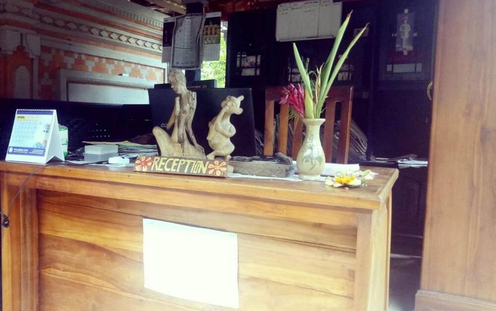 프론트 데스크 사진