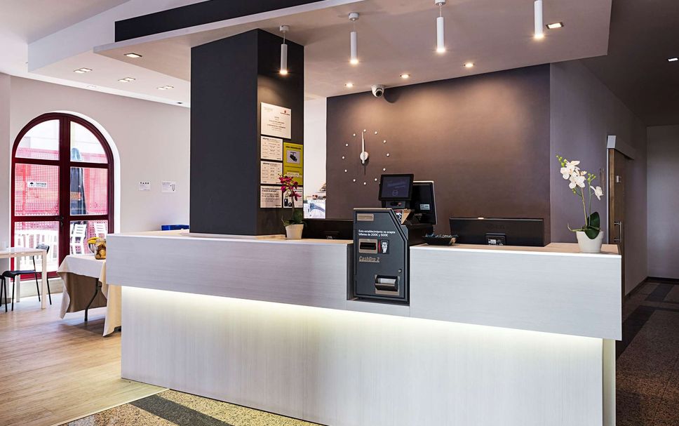 프론트 데스크 사진