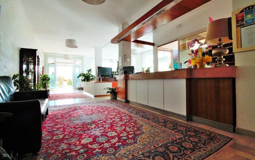 프론트 데스크 사진