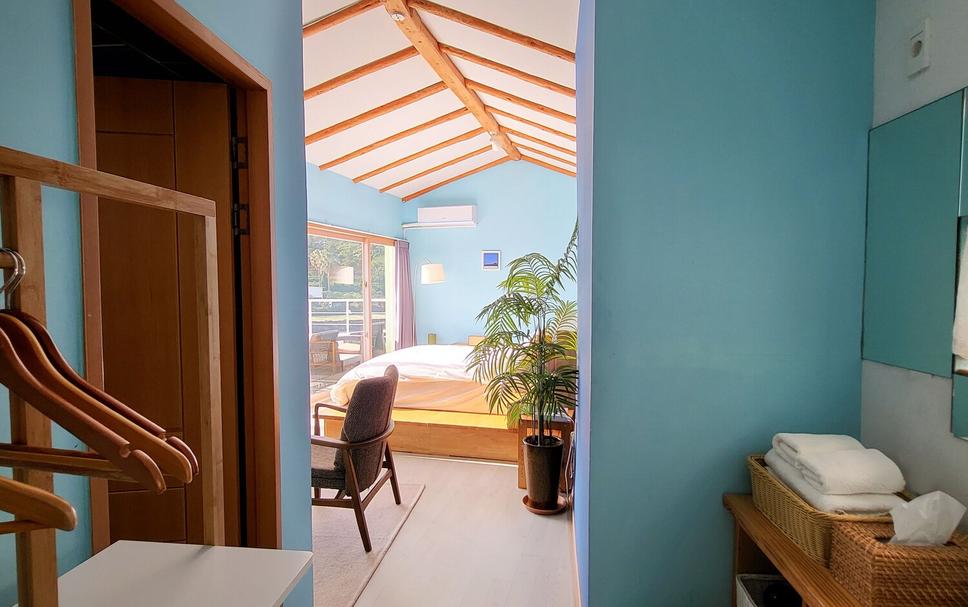 돌담에꽃머무는집, 서귀포시 | 호텔스컴바인 (Jeju Doldam B&b)