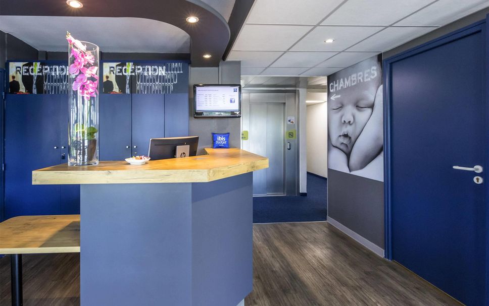 프론트 데스크 사진